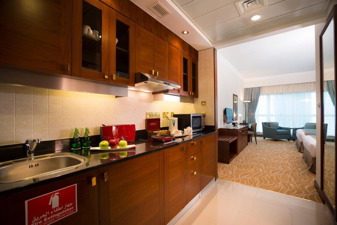 Grand Mercure Majlis Residences Abu Dhabi Luaran gambar A typical hotel kitchenette