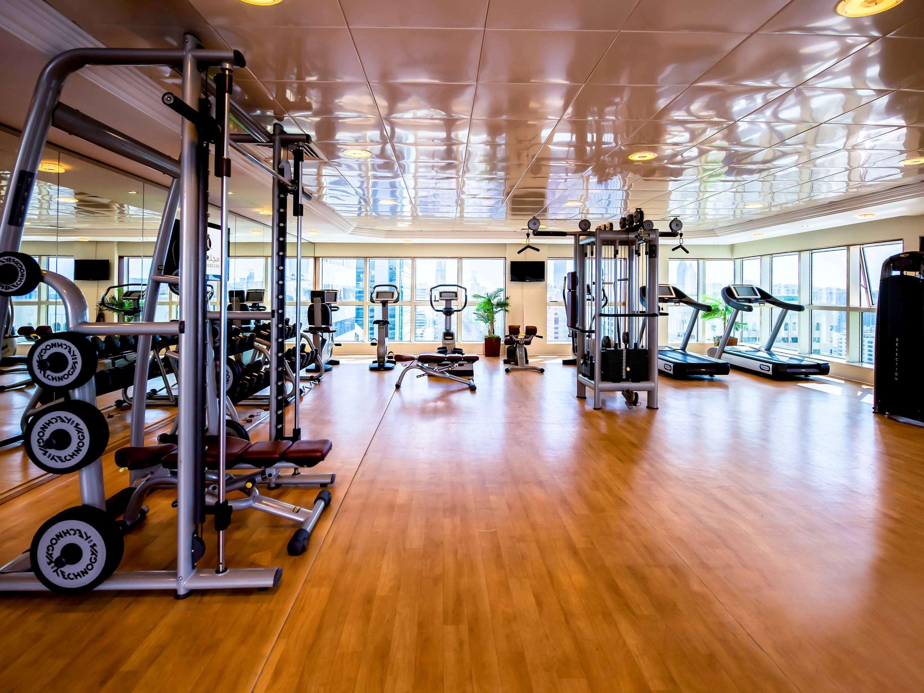 Grand Mercure Majlis Residences Abu Dhabi Luaran gambar A gym