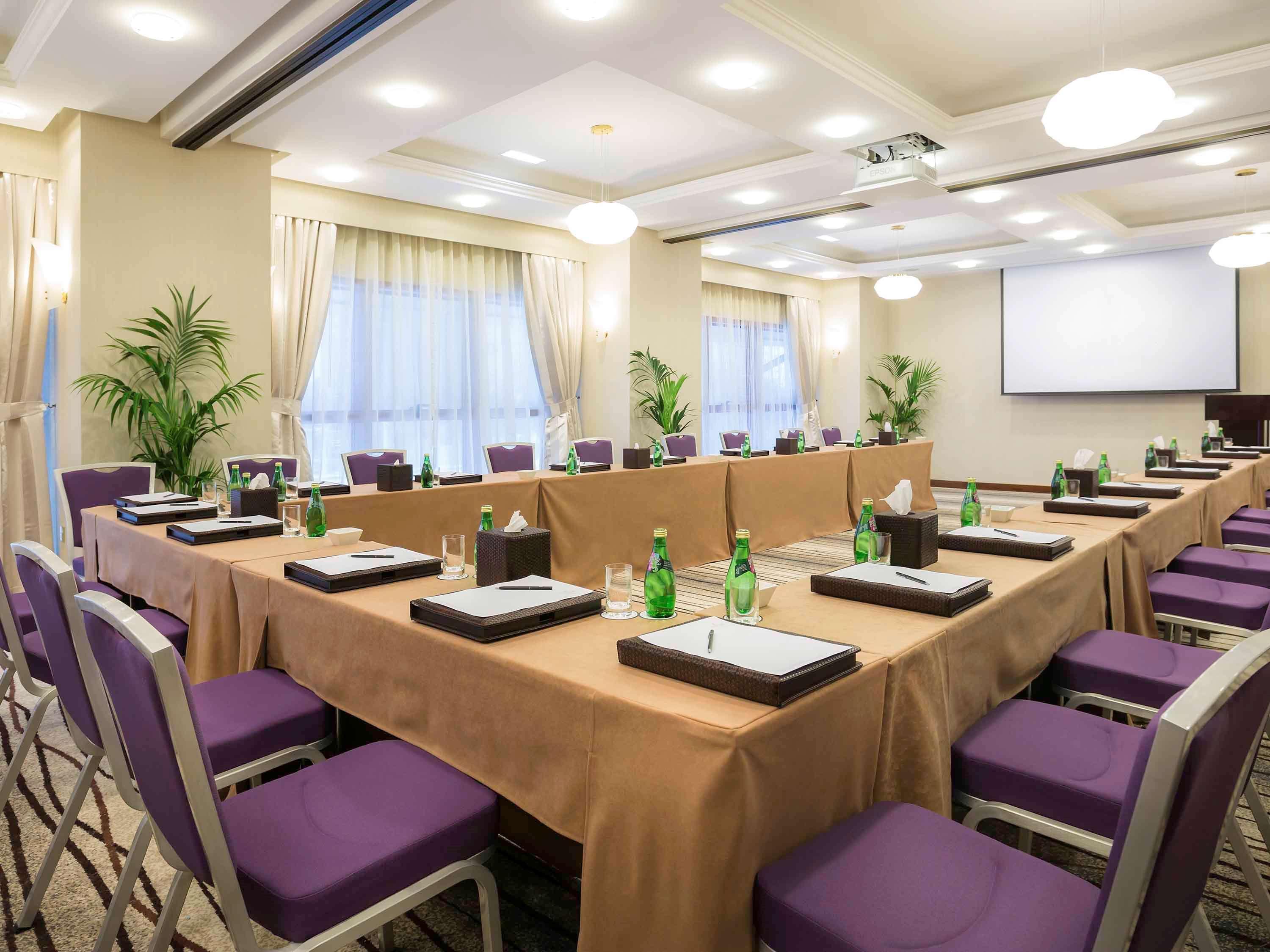 Grand Mercure Majlis Residences Abu Dhabi Luaran gambar Meeting room