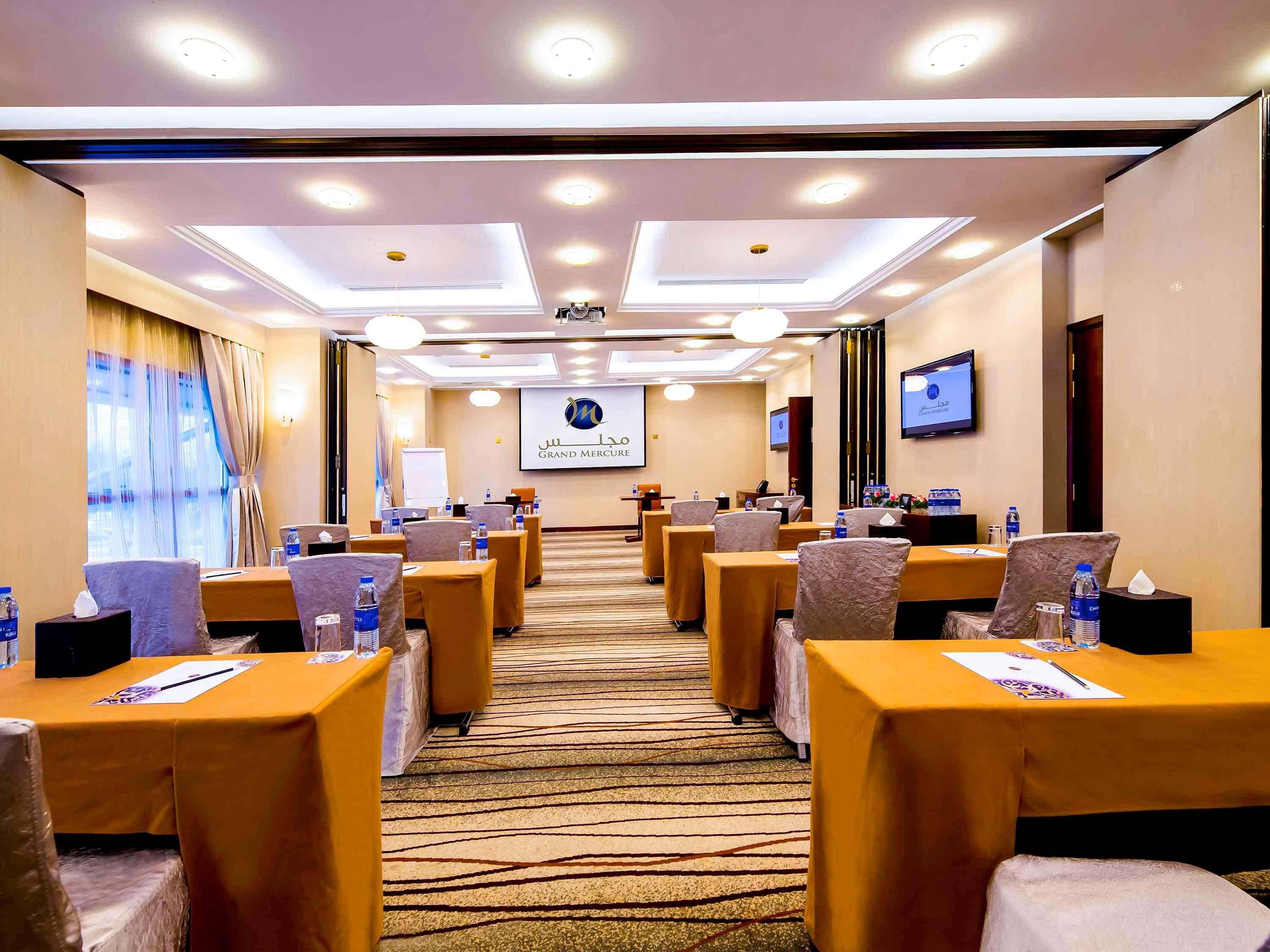 Grand Mercure Majlis Residences Abu Dhabi Luaran gambar Meeting room