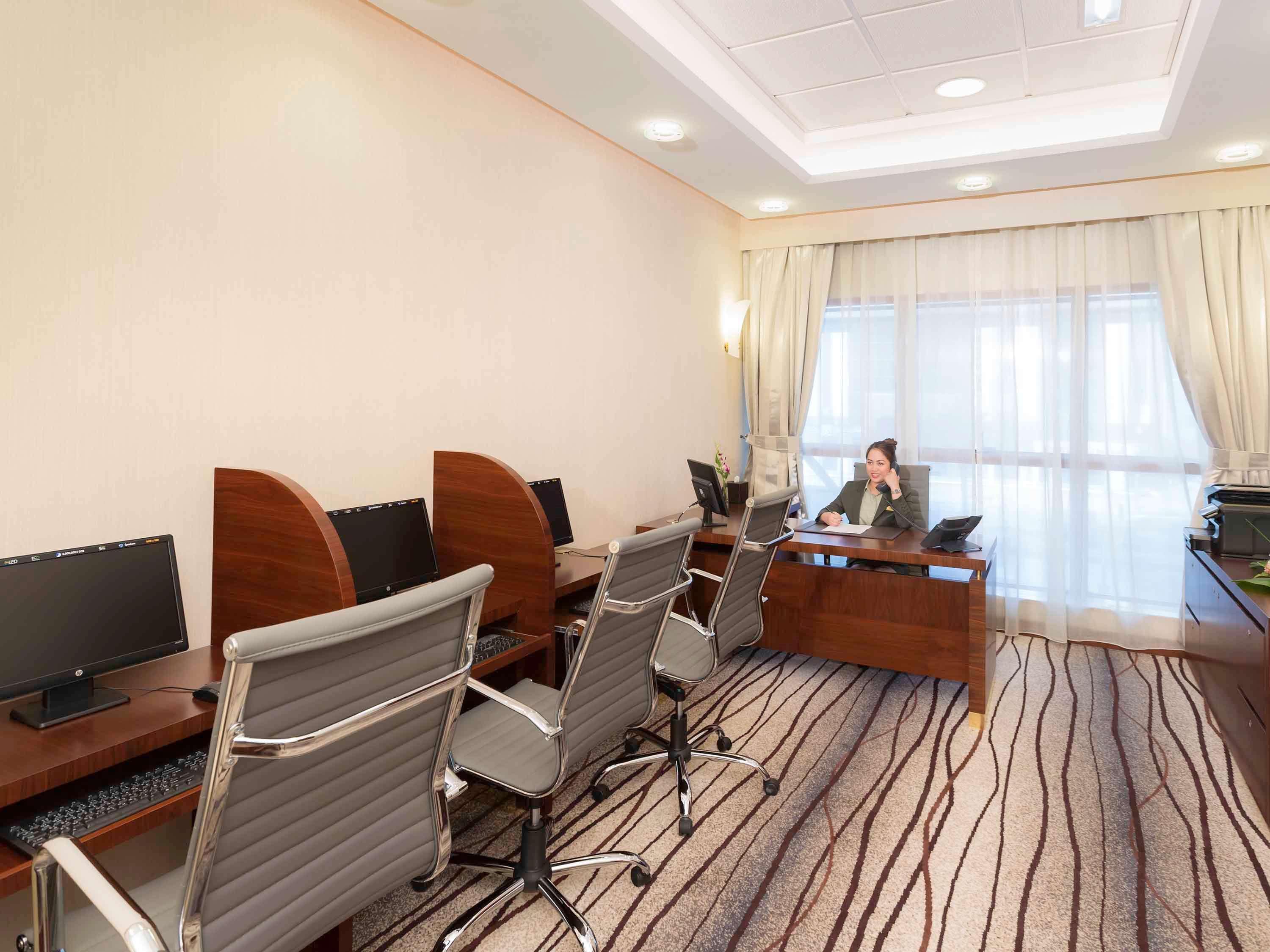 Grand Mercure Majlis Residences Abu Dhabi Luaran gambar Business Center