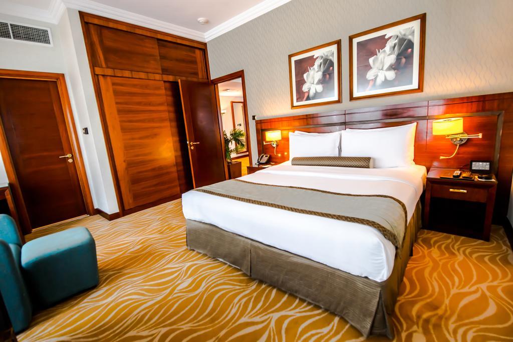 Grand Mercure Majlis Residences Abu Dhabi Luaran gambar A bedroom at the hotel