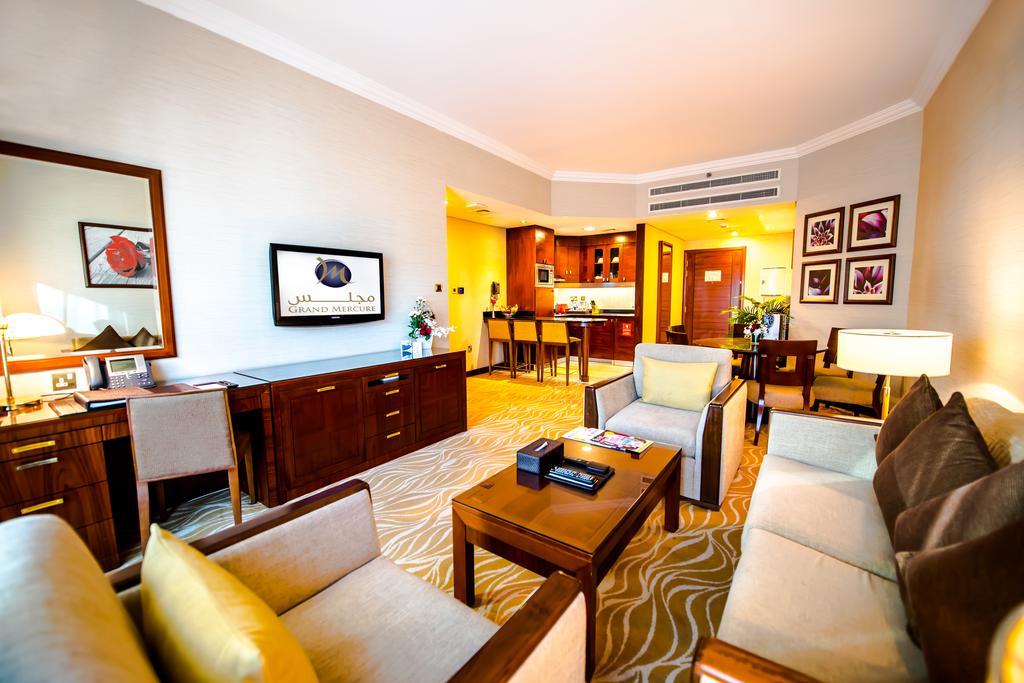 Grand Mercure Majlis Residences Abu Dhabi Luaran gambar A suite at Jumeirah Creekside