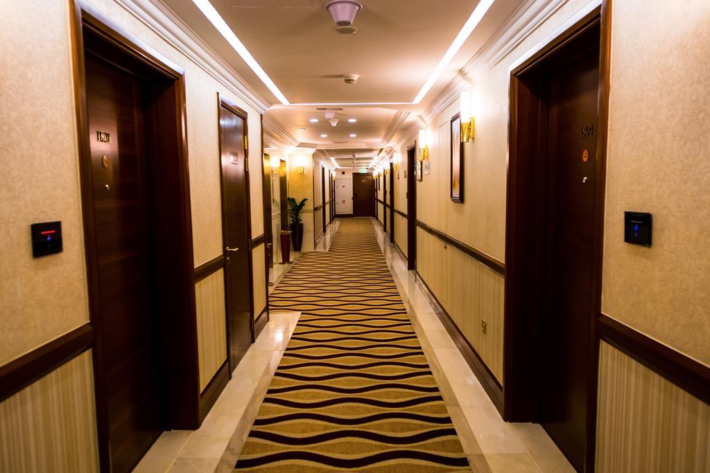 Grand Mercure Majlis Residences Abu Dhabi Luaran gambar A corridor in a hotel