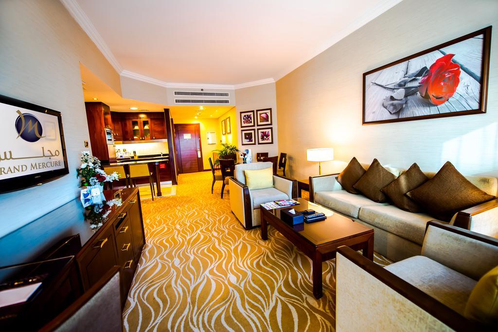Grand Mercure Majlis Residences Abu Dhabi Luaran gambar Suite at the hotel
