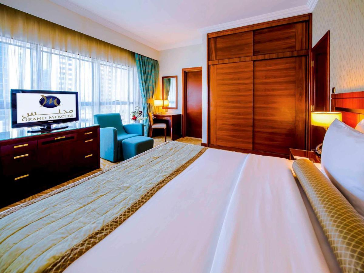 Grand Mercure Majlis Residences Abu Dhabi Luaran gambar A bedroom at the hotel
